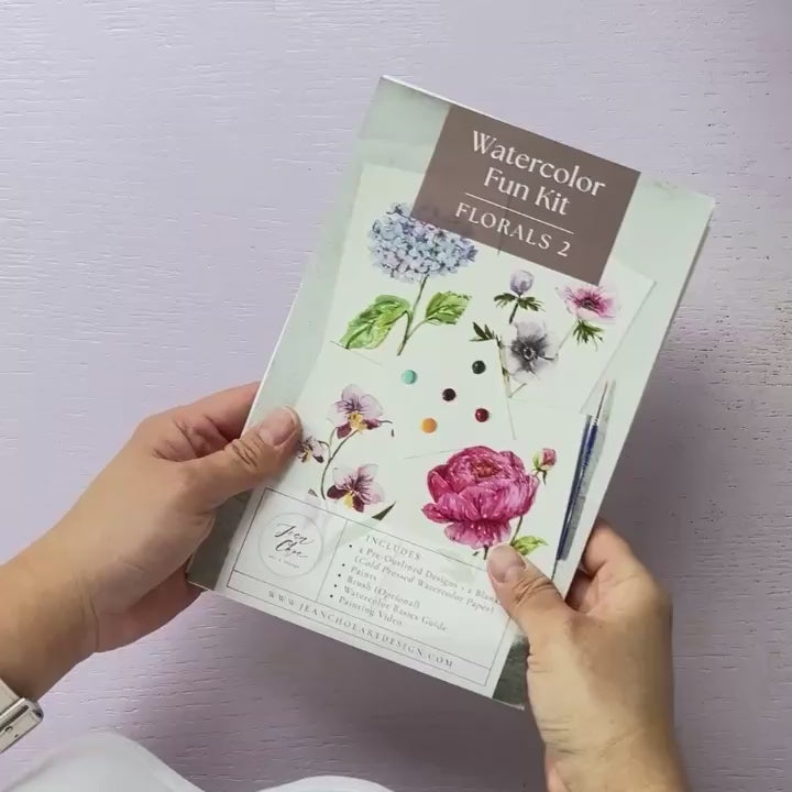 Video showing Jean Choe's watercolor fun kit for florals, with pre-outlined pages, a paint dot card and a brush.